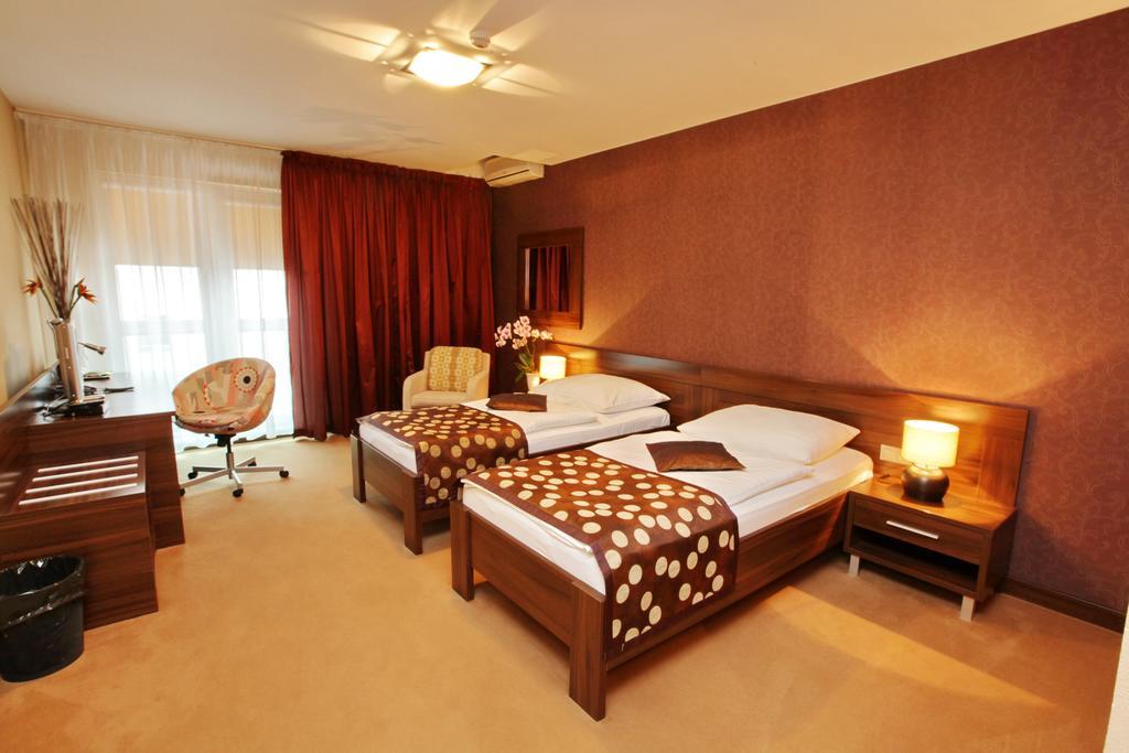City Hotel Nitra With Free Parking Room photo