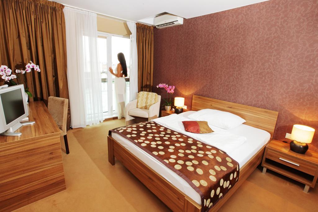 City Hotel Nitra With Free Parking Room photo