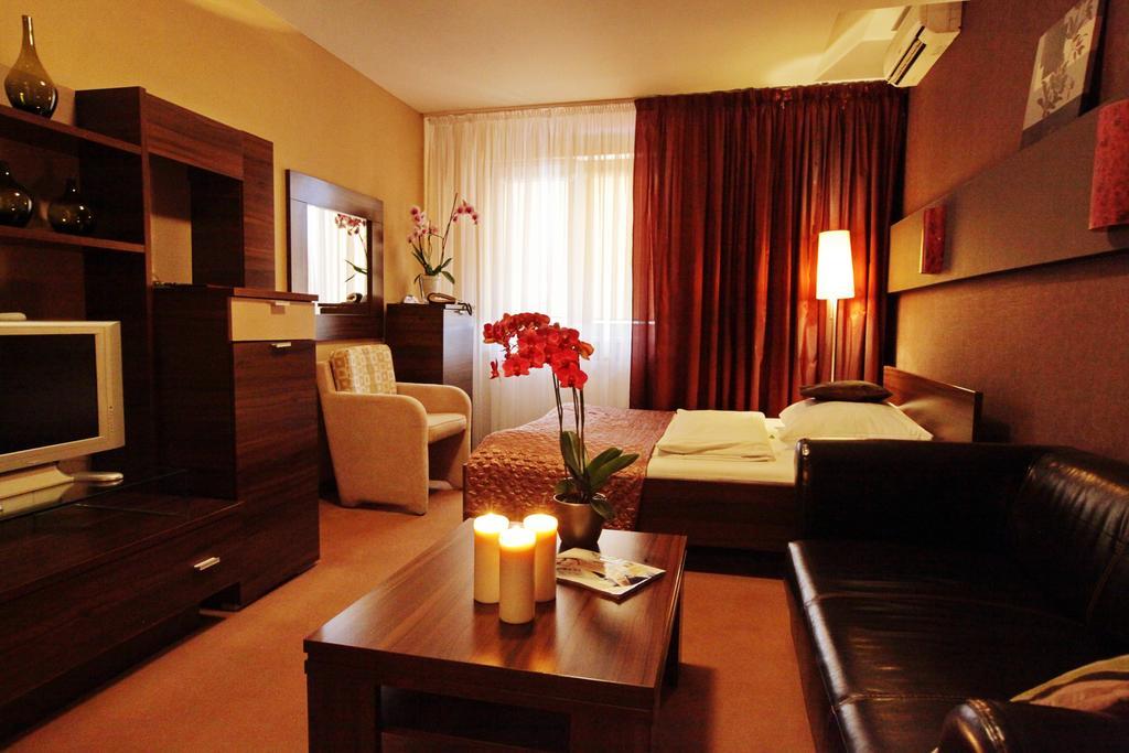 City Hotel Nitra With Free Parking Room photo