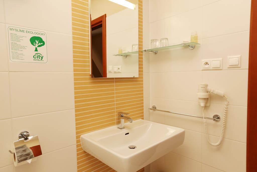 City Hotel Nitra With Free Parking Exterior photo