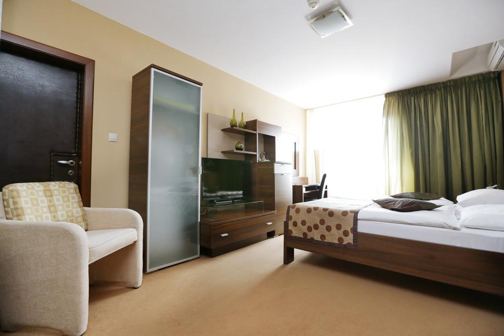 City Hotel Nitra With Free Parking Exterior photo