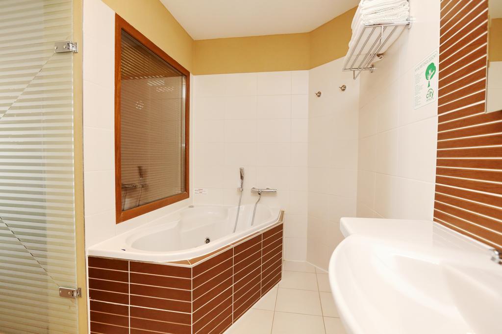 City Hotel Nitra With Free Parking Exterior photo