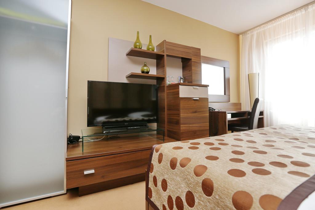 City Hotel Nitra With Free Parking Exterior photo