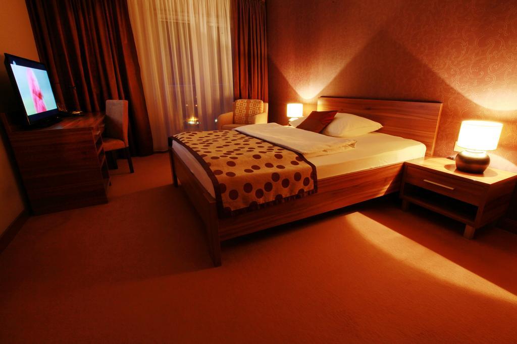 City Hotel Nitra With Free Parking Room photo