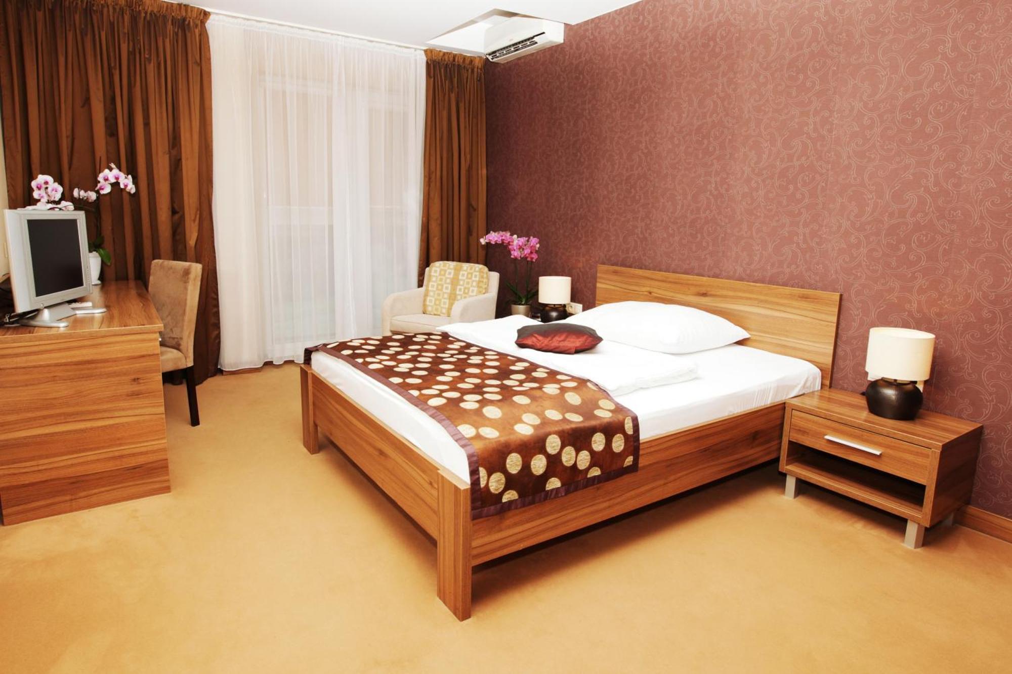 City Hotel Nitra With Free Parking Room photo
